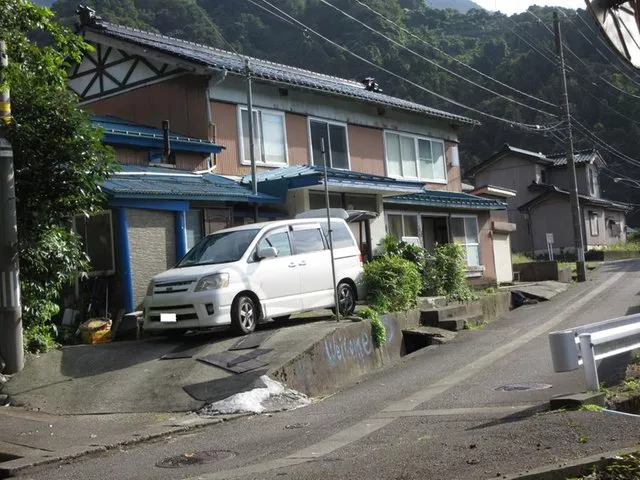 Oaza Aomi (Aomi Station) 2,000,000 yen