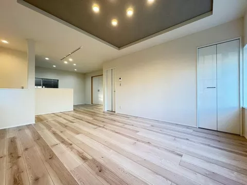 Reset House - All rooms over 6 tatami with ample storage for a comfortable living space - Parking for 3 cars possible