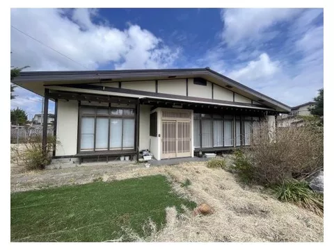 ／6LDK single-story house in the Kasugadai area of Misawa City!／■With garage and garden!