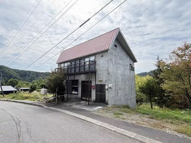 Utashinai City, Utagami (Mojiri Station), 2 stories above ground, 1 basement, 6LDK
