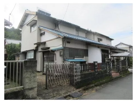 A quiet living environment that allows for a calm lifestyle, ideal for renovation