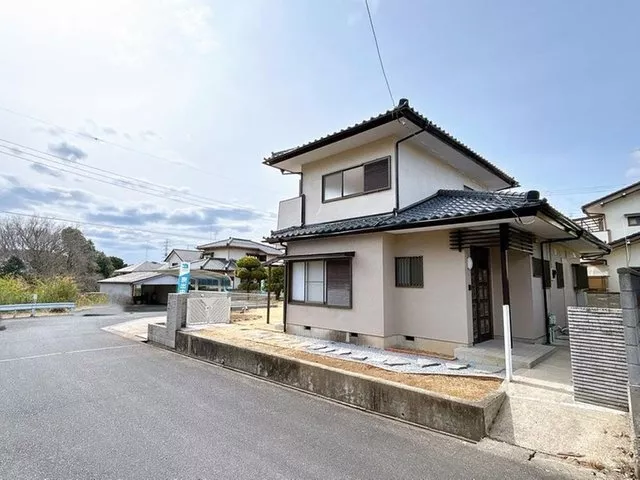 [Open House] [Interior and Exterior Renovation Completed] The width of the front road is 5.4 m. Suitable for those who are not good at driving.