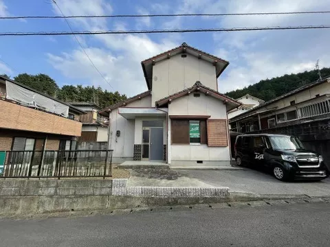 Hagio, Niihama-shi, Tokyo 2F 3LDK

3 million yen