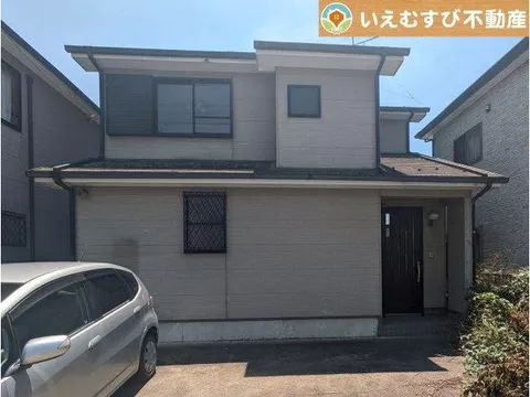 All rooms are Western-style with storage☆ Bright with a south-facing garden! Parking available for 2 cars♪