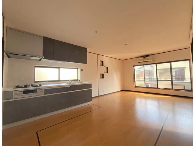 Immediate delivery property available!! This is a corner lot property that can secure parking space for 2 cars.