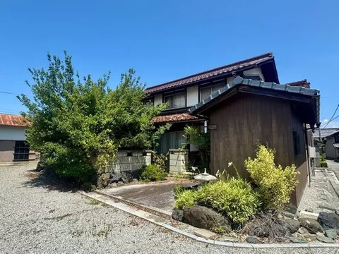 Staff knowledgeable in real estate information will fully support your home search!