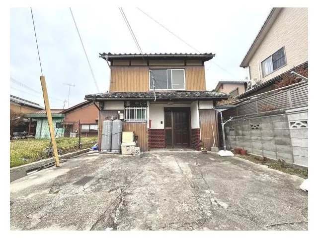 ■ Spacious land of about 57 tsubo! ■ Partially replaced flooring in Reiwa 8 ■ Parking for 2 cars available!
