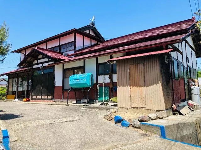 ■Enjoy rural living with a spacious 7SDK house with garage and storage