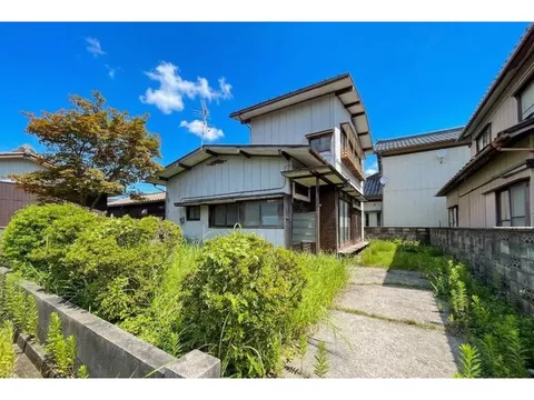 【6 minutes on foot to Kamo Station】 A property that allows for a relaxed commute to work or school every morning!