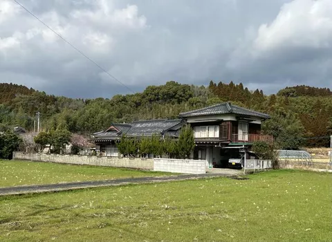 2-story building, 7DK in Kamihirayama, Arao City (Arao Station)