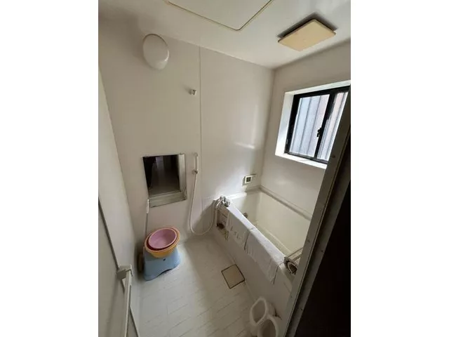 [No parking] A sunny south-facing single-story 2K recommended for singles or small households.