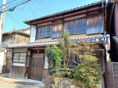 Ozaki (Banshu-Ako Station) 400,000 yen