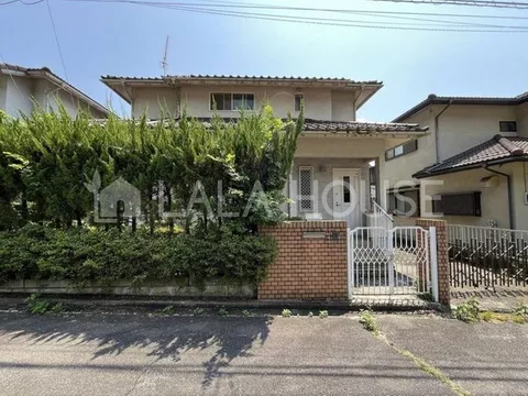 【Lala House☆】The living room with a bay window creates a sense of openness ☆ It is a quiet residential area♪