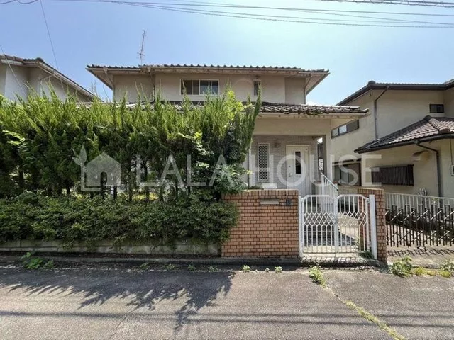 【Lala House☆】The living room with a bay window creates a sense of openness ☆ It is a quiet residential area♪