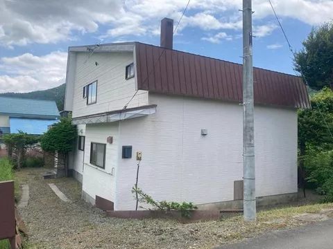 Momijiyama (Shin-Yubari Station) 2.5 million yen