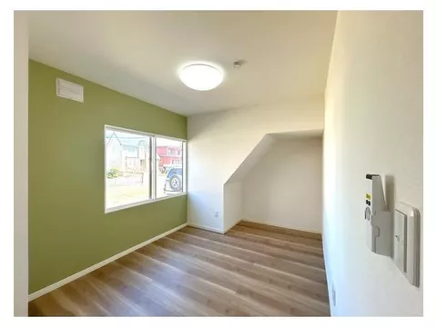[Open House] Interior and exterior under renovation / Water facilities replacement / Parking for 3 cars available / Front road width 8m