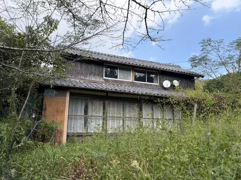 Tomikiyo, Aki-cho, Kunitachi-shi, Hokkaido (Kitsuki station) 2F 5LDK

500,000 yen