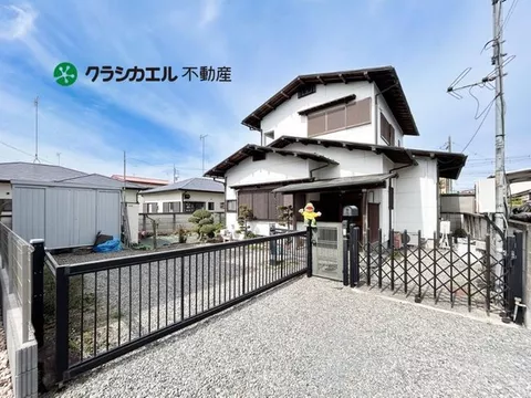 The convenience of being within walking distance to the station and the charm of traditional Japanese aesthetics coexist. With payments comparable to rent, create your ideal home with character.