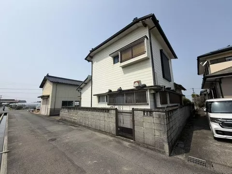 ☆A detached house with a warehouse☆ A property suitable for renovation.