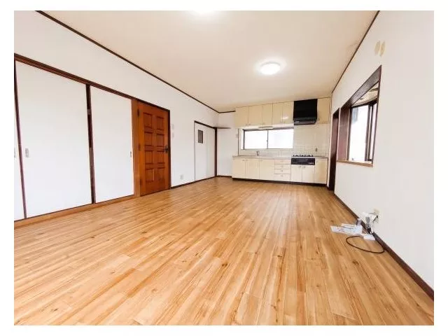Location just 5 minutes by car to Hari Terrace!! The Meihan Expressway is nearby, making travel by car convenient.