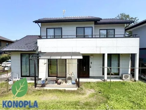 93 tsubo lot size ☆ Spacious garden ☆ ■ Carport ■ 2 storage rooms ■ Shed ■ South-facing