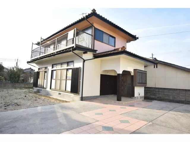 Spacious 104 tsubo lot! Parking for 2 cars, 4LDK + S