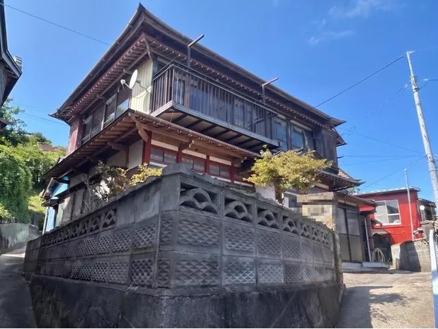 A spacious site of approximately 642 tsubo for a lifestyle close to nature