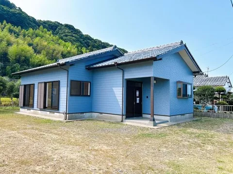 - [Open House Held] Interior and exterior renovations completed / Single-story / Water facilities replaced / Parking for 5 cars available / Surrounding transportation