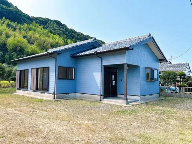- [Open House Held] Interior and exterior renovations completed / Single-story / Water facilities replaced / Parking for 5 cars available / Surrounding transportation