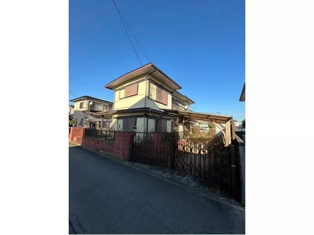 A rare property with 73 tsubo of land close to the station. Recommended for two families with a large 6LDK layout.
