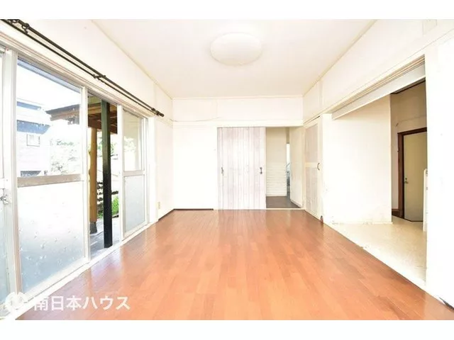 ◆History of interior and exterior renovations◆Southeast corner lot with good sunlight◆3LDK