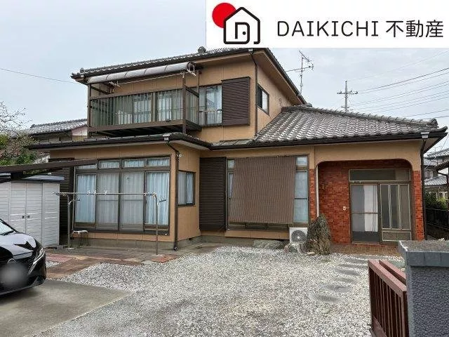 South facing with good sunlight♪ Popular city gas area! Spacious 6 rooms!