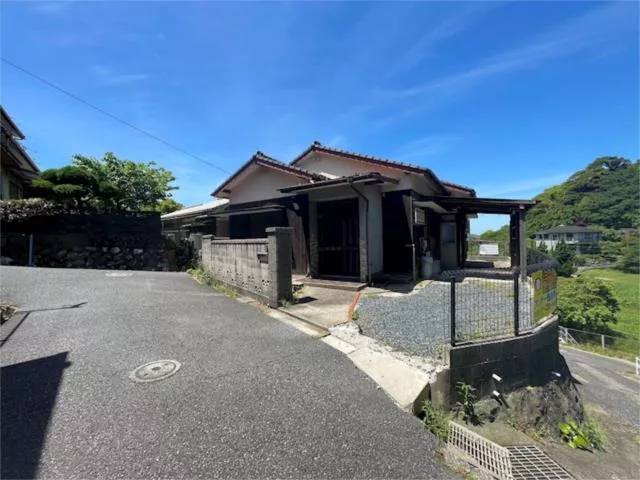 Kitakyushu City Moji Ward Hayama 2-chome (Komorie Station) single-story building 2LDK