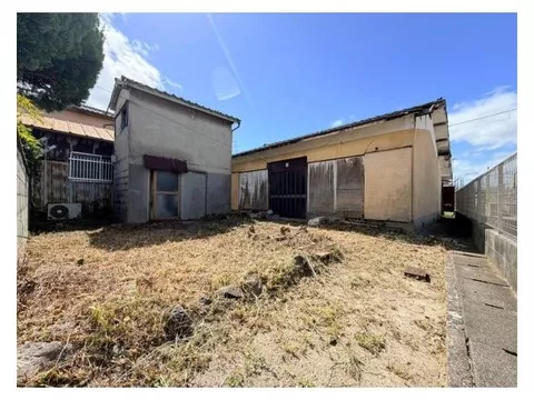 [A single-story house standing at the end of a narrow path × hideaway × old folk house] Can also be considered as an investment property!