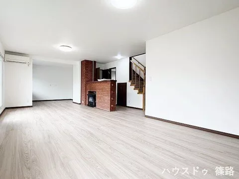 Renovation planned, southeast corner lot! Built by Old Wooden Castle Taisetsu, 4LDK+S with a pizza oven - Image 3