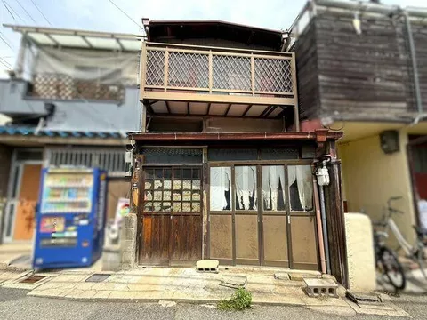 34 minutes by bus from JR Tohoku Main Line "Koga" Station, 4 minutes on foot from Kunoshinden