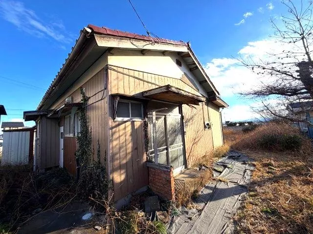 ◆South-facing◆Land over 100 tsubo◆Field◆Separate bath and toilet◆Entrance porch