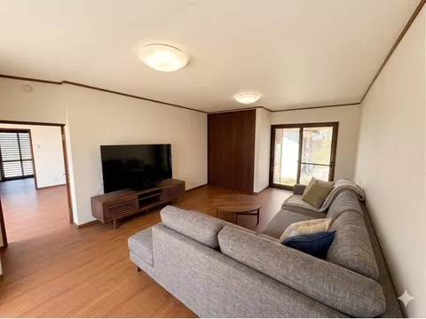 Viewings are always welcome! Please feel free to contact us! Moving support price!