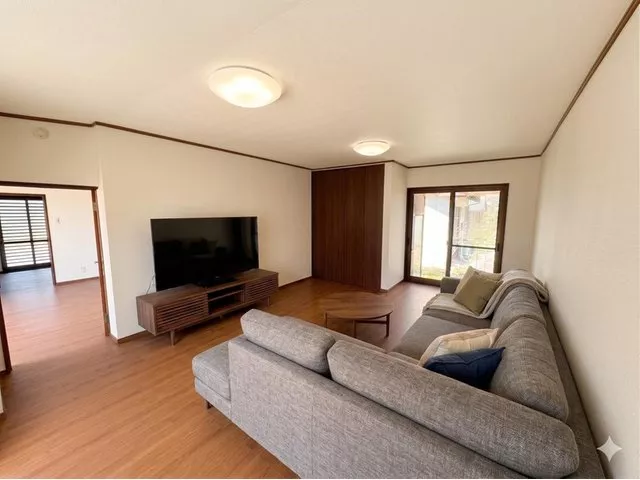 Viewings are always welcome! Please feel free to contact us! Moving support price!