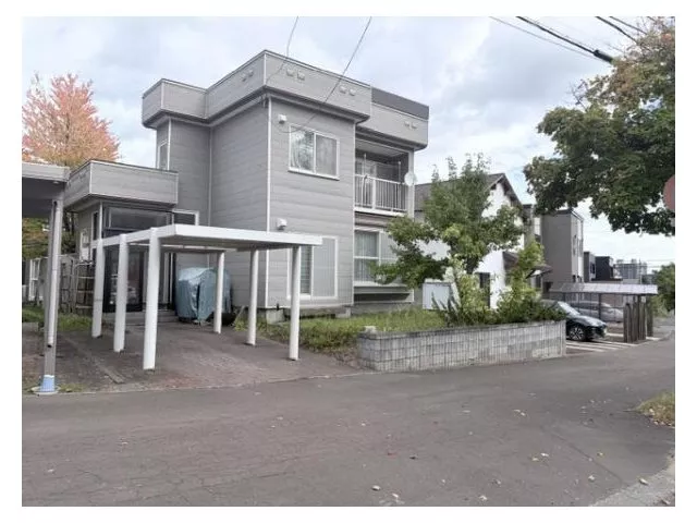 Facing a public road with a width of 20m to the south, land area 59 tsubo, carport available