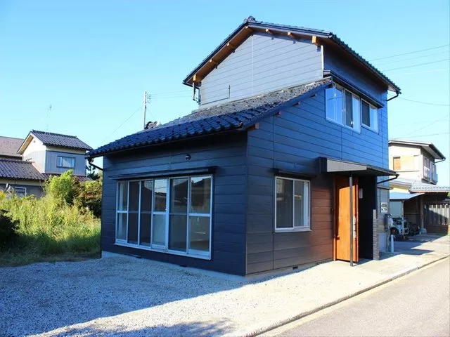 Interior and exterior renovation completed! All water facilities are new! Corner lot ♪ With walk-in closet! Parking for 3 cars available ♪