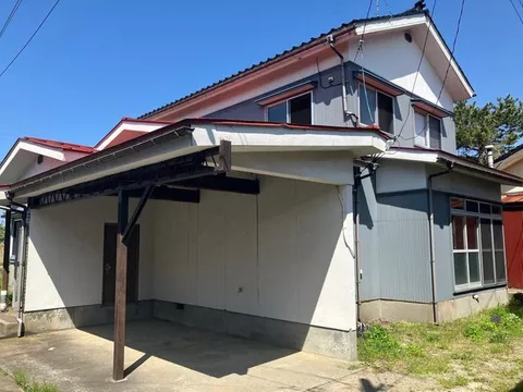 Kitashin (Dentetsu Kurobe Station) 700,000 yen
