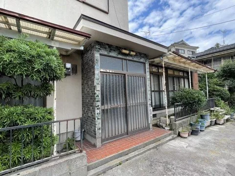 ・Good sunlight ・Quiet residential area ・Land over 70 tsubo! - Image 3