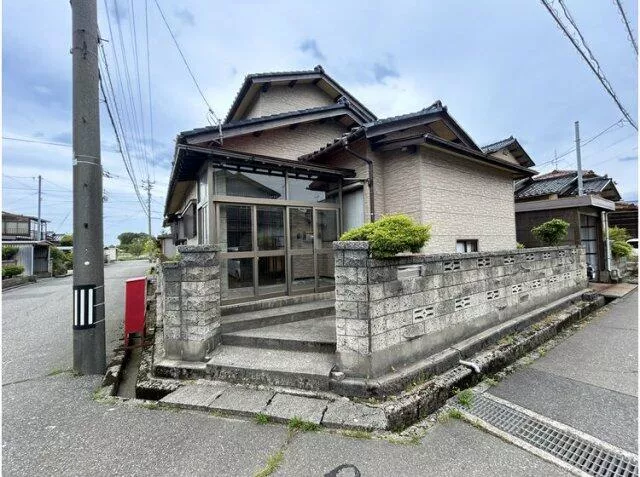 Wakabadai, Kaga-shi, Kaga 2F 5LDK

3.5 million yen