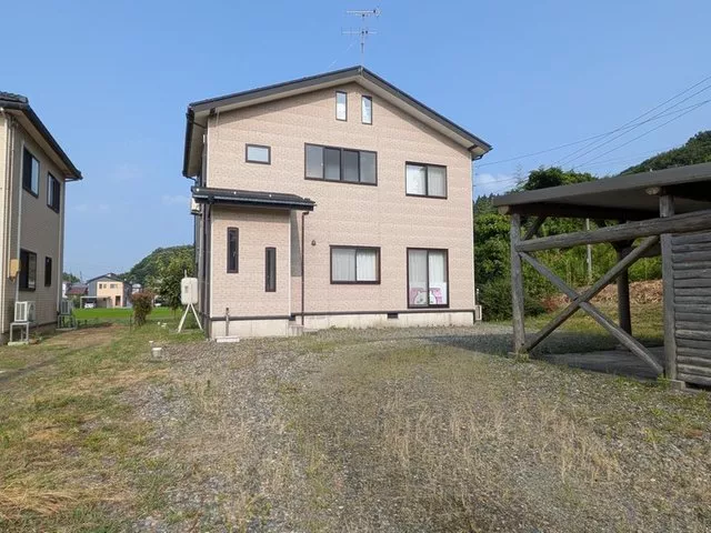 ■ Built in 2006 ■ 4LDK ■ Parking for 3 or more cars available