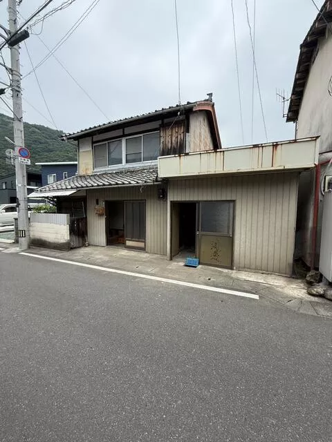 Miyoshi-shi, Ikeda-cho Machi (Awa Ikeda Sta.) 2F 2DK

2,700,000 yen