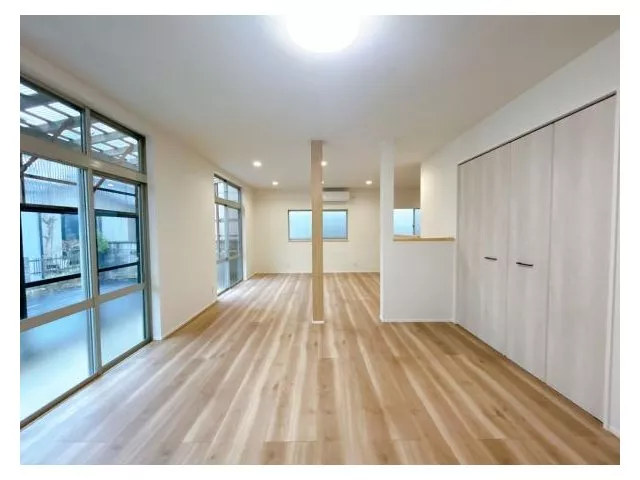 【Open House】【Interior and exterior renovation completed】【Immediate move-in possible】Parking for 4 standard cars