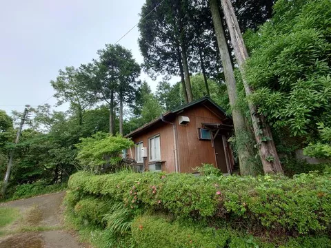 Single-story building, one room in Oaza Komori Kuwatsuru, Aso District
