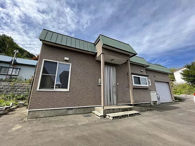 Used single-family home 3.5km from JR Hakodate Main Line Otaru Station