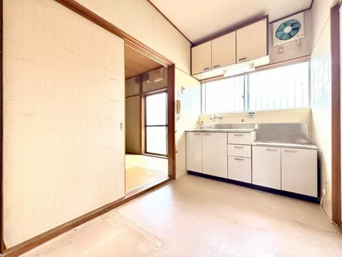 / 8 minutes on foot from Heijo Station / also within walking distance to Yamato Nishi Daiji Station! Convenient location for living